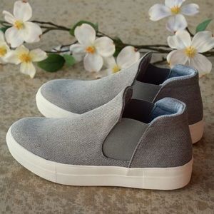 Casual canvas sneaker